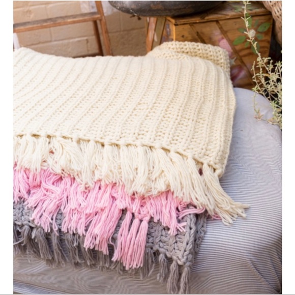 Blossom Boutique Other - 1 LEFT! POL Knit Throw Blanket